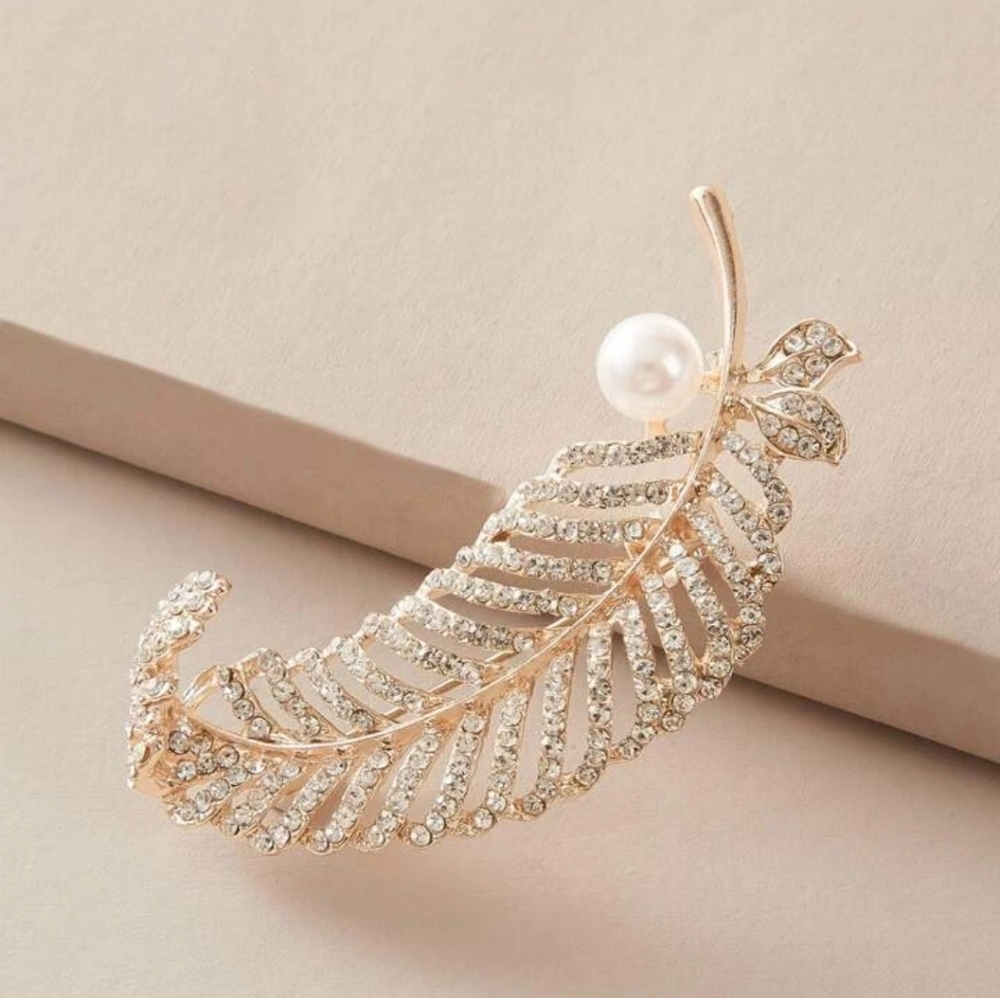 NWOT: Faux Pearl Decor Leaf Shaped Brooch - Picture 5 of 5